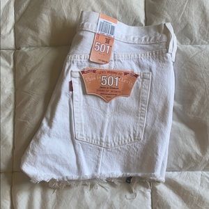501 Levi’s Mid rise Zip Short